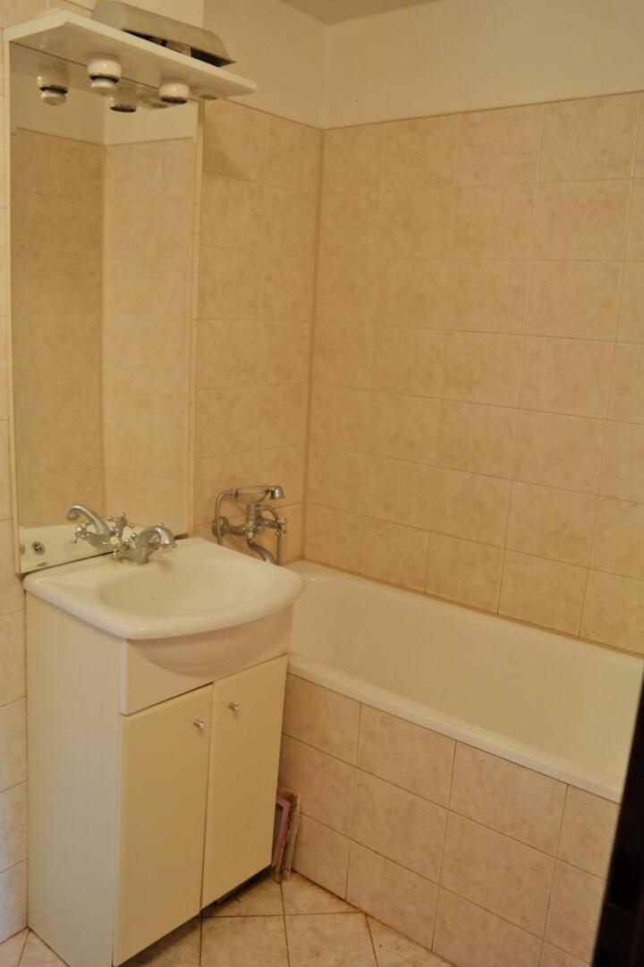 Apartment Trojska Prague Extérieur photo